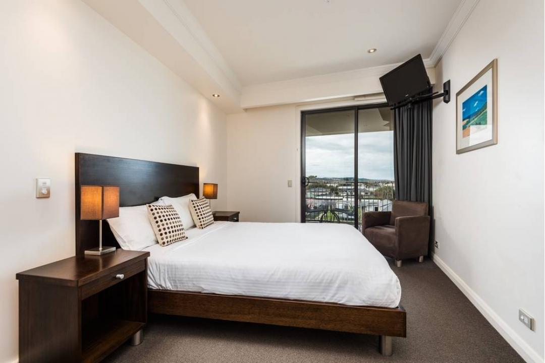 The Esplanade Resort - Lakes Entrance - Book Direct and Save! - 1 ...