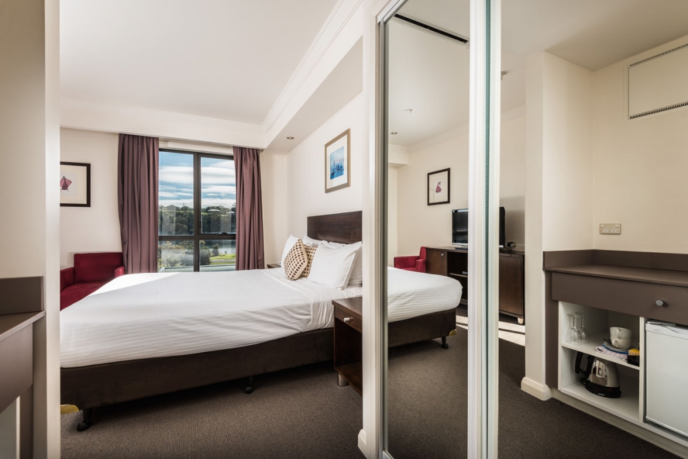 The Esplanade Resort Lakes Entrance Book Direct and Save!