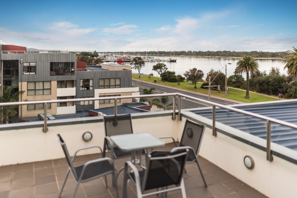 The Esplanade Resort Lakes Entrance Book Direct and Save!